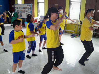 Latihan menari