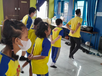 Latihan menari