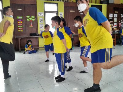 Latihan menari